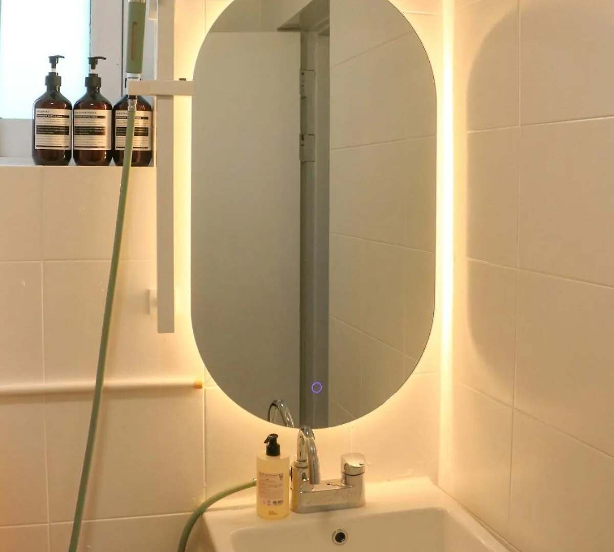 Sans Stay, Free Wine, Projector, 3Min Station Seoul Apartment